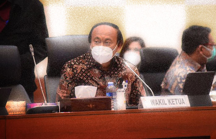 wakil ketua banggar dpr ri muhidin m said pingsan